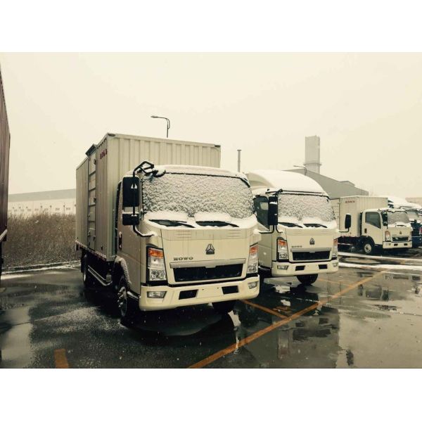 Light Refrigerated Truck 75KW 4 X 2 Refrigerator / Chil Truck For Transport Meat / Seafood -18℃