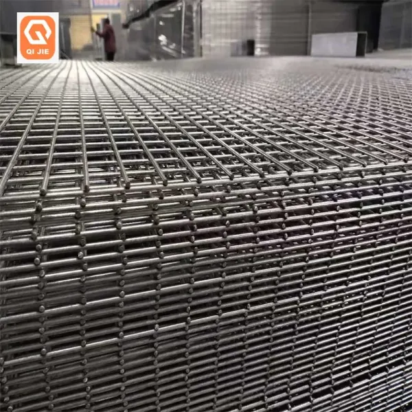 Customized Size Hot Galvanized Iron Roll Welded Wire Mesh for Farm