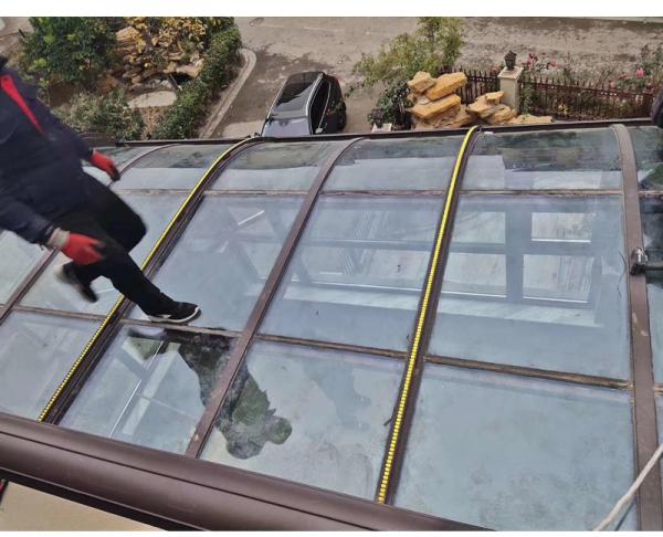 Electric Retractable Roof Awning Zip Track Roof Retractable Aluminium Outdoor Roller Shutters