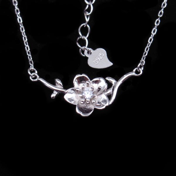 Customized 925 Silver Cubic Zirconia Necklace Round Shape Silver Half Zircon