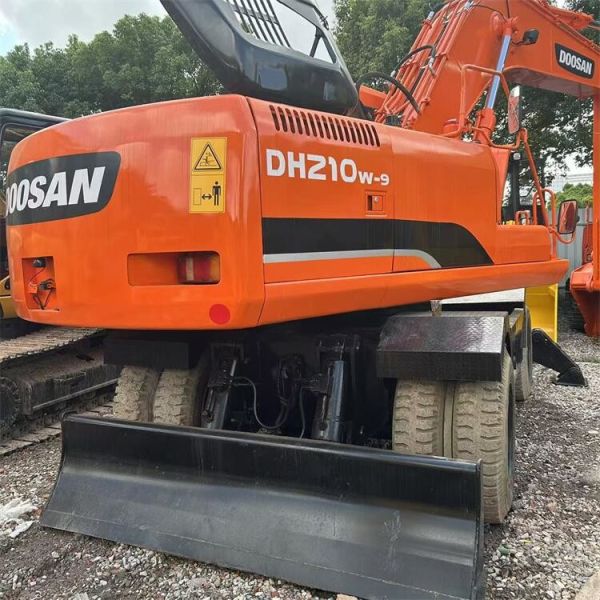 Buy Original Used Doosan Dh210w-9 Wheeled Excavator 21 Ton In Shanghai at wholesale prices
