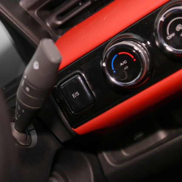 2010mm WHEELBASE Sichuan Left Hand 4 Wd City Taxi Custom Security Cost Trade Voiture Wuling Mini Electric Cars For Teenagers