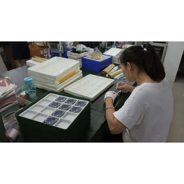 ODM Luxury Quartz Watch 3 Atm Quartz Watch Water Resistant For Business Sportswear