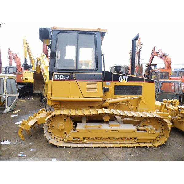 Buy 5 Shanks Ripper Used Crawler Bulldozer With PAT Blade Enclosed Cabin D3C at wholesale prices
