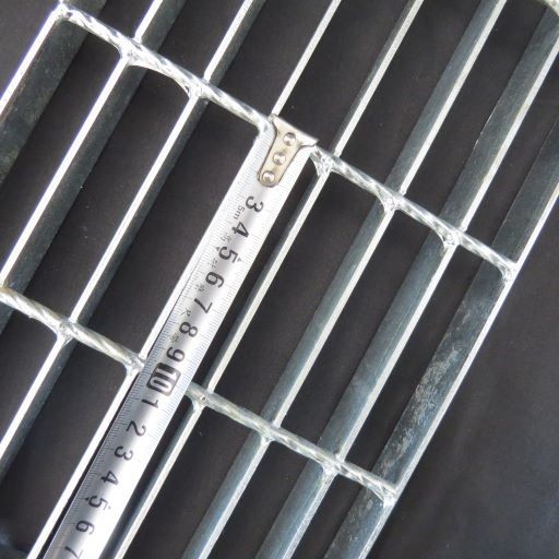 Buy Silver White T1 - T4 Steel Grate Stair Treads Customized at wholesale prices