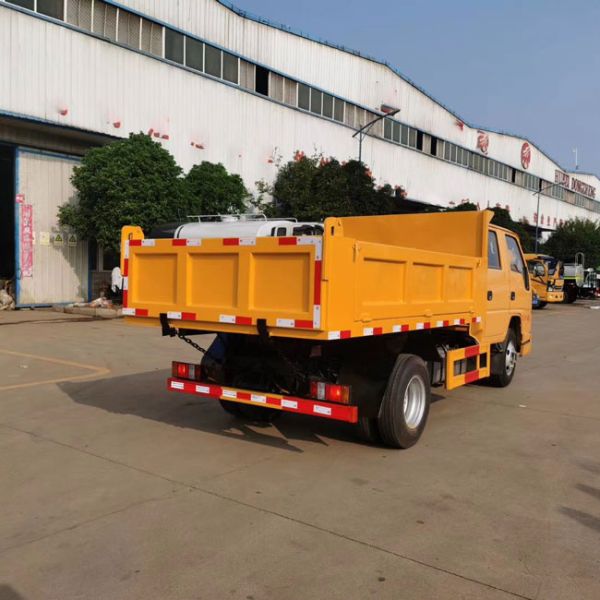 Customized JMC Brand Small Cheap Price 4*2 Special Dump Truck With One Half Cabins