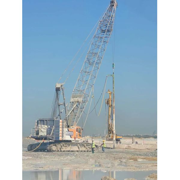 China 180 kW 426 mm vibroflot equipment pile driver for ground improvement applied in Middle East