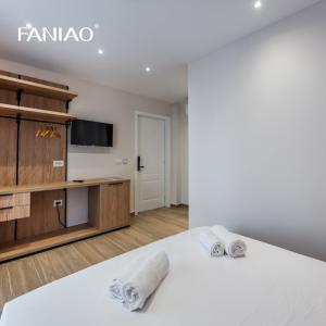 Modern hotel Apartment Furniture Wardrobe Closet Wooden Open Wardrobe