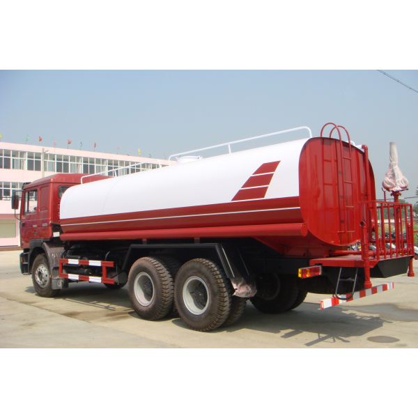 Buy Sinotruk ISO CCC Liquid Tanker Truck , Water Truck Tanks Green Water Carrying 15 - 25CBM at wholesale prices