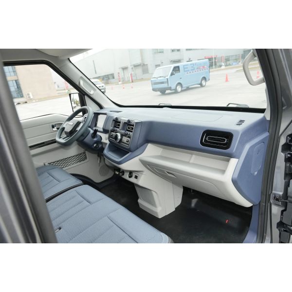 SRM Shineray E3 Truck Large Space Luxury Version Used Van Max. Power kW 220 299Ps