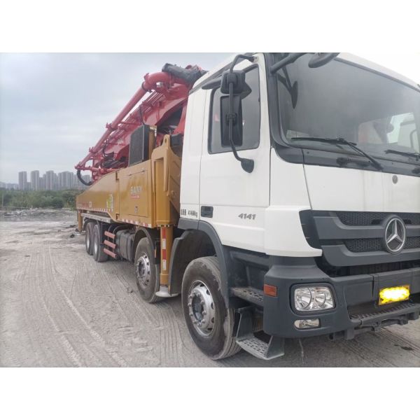 Used Concrete Machine 52 Meter Concrete Pump on Benz Chassis