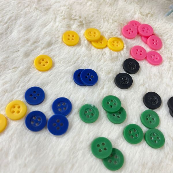 Fashion Buttons Custom DIY Luxury Colorful Round 4 holes Resin Buttons Polyester Shirt Button for Garment