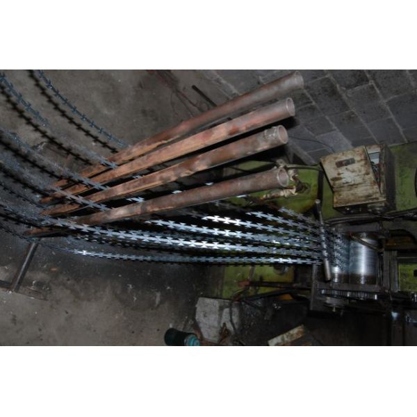BTO-22 CBT60 Concertina Razor Barbed Wire 98ft Roll