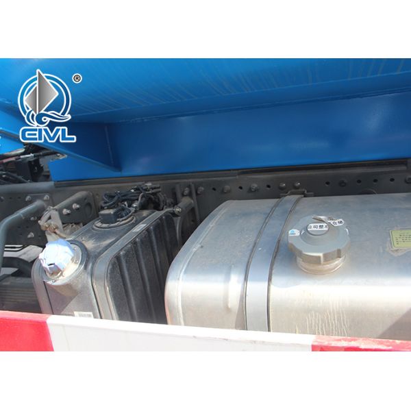 new SINOTRUK HOWO WATER TANK 6x4 25000L engine 371hp euro II