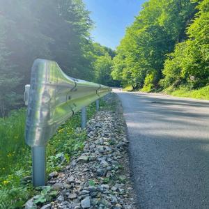 Roadway Safety Guardrail AASHTO Highway Crash Barrier with Customized Zinc