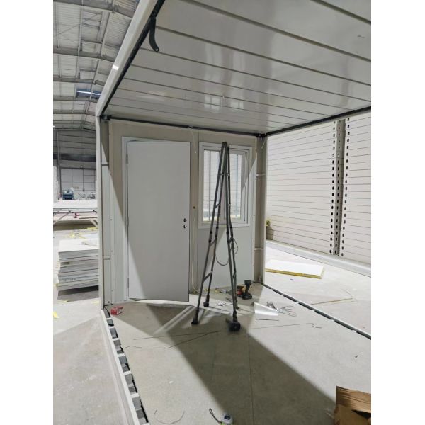 Top Roof Water Proof Foldable 20ft Office Container House with Mordern Design and Customizable Options