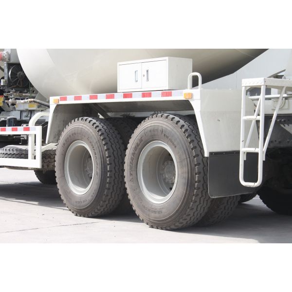 FAW Jiefang Concrete Mixer Truck J6P 350HP 6X4 Flat Top Cab 4.7m3 Tank Automatic Air Conditioning