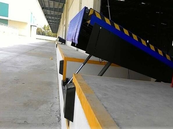 Buy Hydraulic Driving Loading Dock Leveler Heavy duty Steel  High Volume at wholesale prices