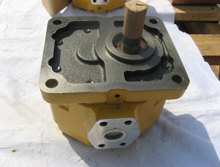 Buy Replacement Komatsu GD705R-1/2 hydraulic gear pump 07430-67100 at wholesale prices