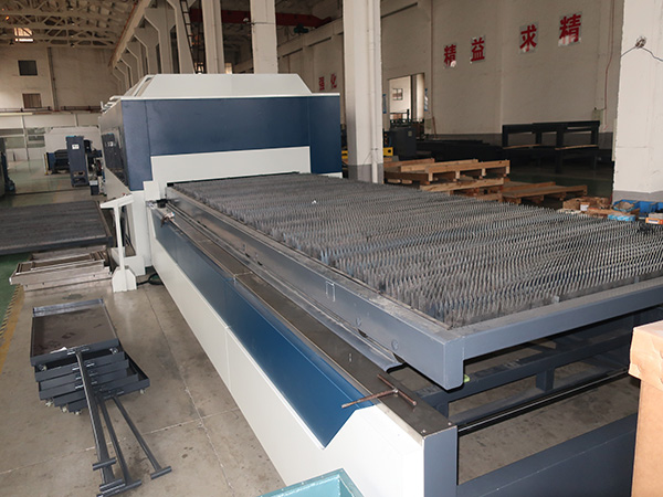 4kw Carbon Steel Fiber Laser Cutting Machine Fscut 2000 0.8m/Min