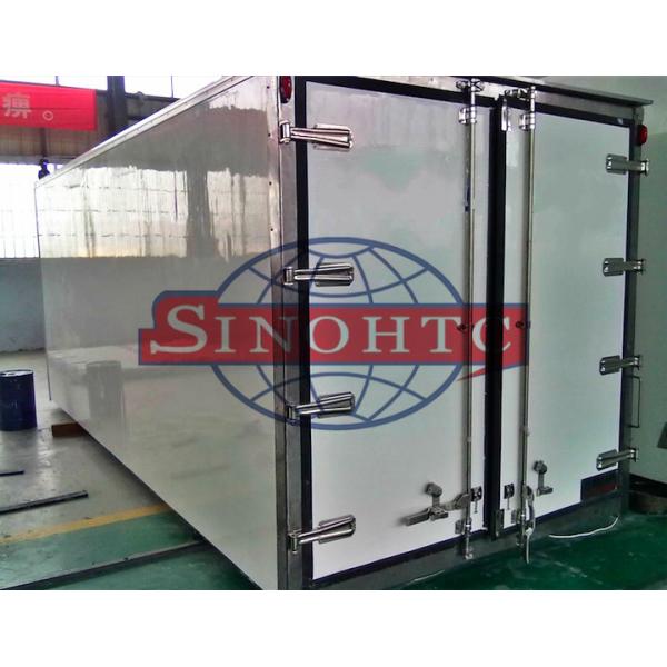 8 - 12 Tons Refrigerated Box Truck , 6 Wheels 4x2 Drive Freezer Box Truck