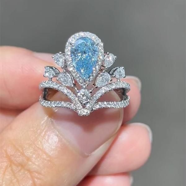 18K Gold Blue Lab Diamond Jewelry Excellent Pear Cut Engagement Ring