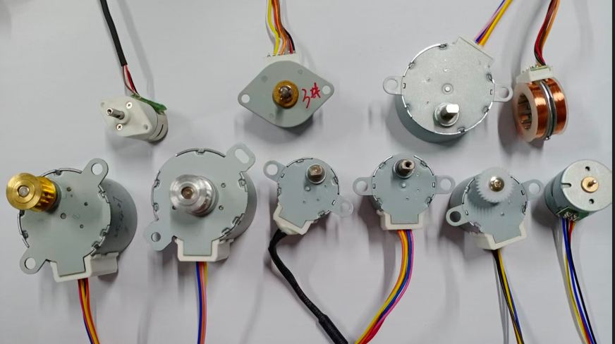 24BYJ48 5V Stepper Motor with 5.625° Step Angle 24mm Diameter and Copper Wire