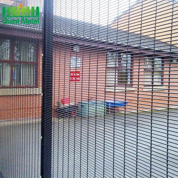 Anti Ultraviolet 76.2X12.7X4mm Anti Climb Security Fencing