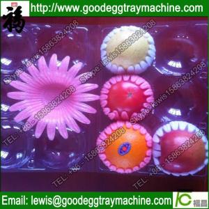 Flower blossoms and sleeves for fruit protective packaging material