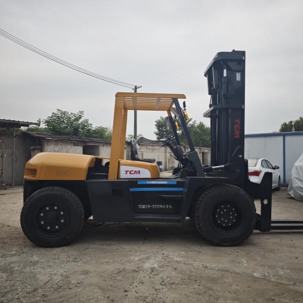 Smooth-Operating TCM 10-Ton Diesel Forklift in Yellow, Designed for 4-Meter Reach in Open-Area Warehouses