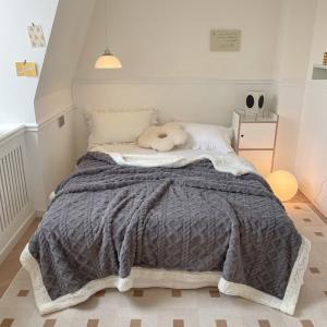 China Jacquard Double Layer Flannel Throw Winter Fleece Sherpa Blanket 3ps Quantity Grade on sale