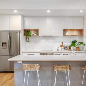 U Shape Matte White Lacquer Pullout Drawer Kitchen Cabinet With Island And Handle