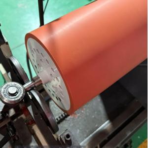Slotted Exhaust Carbon Fiber Rubber Roller Bopp Film Slitting Roller