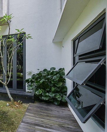 Buy Tinted Glass Anodizing 1.4mm Aluminum Top Hung Window at wholesale prices