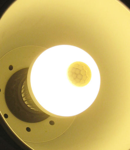 7W LED Light Bulb Globe with PIR Motion Sensor E27 Screw, B22 Bayonet