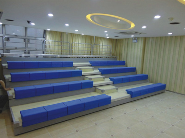 Manual Controlled HDPE Retractable Bleacher Seating Retractable Auditorium