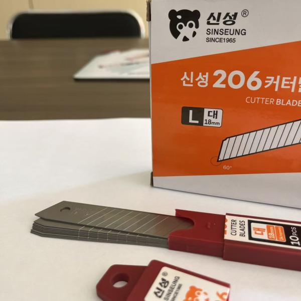 Buy DIY Essential 18mm Blade Edgers in Silver for Professional Results at wholesale prices