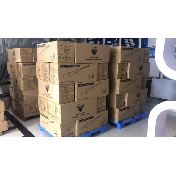 Smart Control Solar Powered Street Lights All In One Wireless Installation