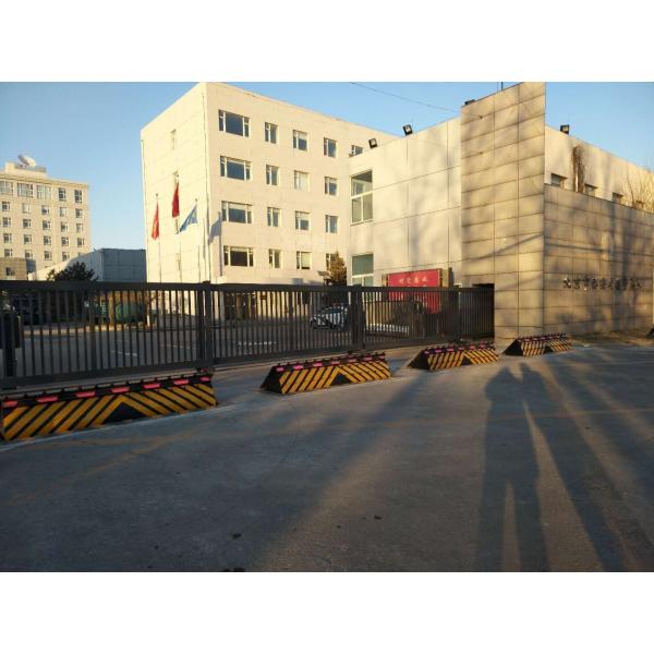 Hot Selling Heavy Duty Hydraulic Road Blocker For Road Safety High Quality Road Blocker