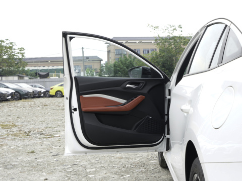 129hp L4 1.5T Engine MG Car Petrol Adults Gasoline Driven 4-Door 5-Seat For Mingjue Mg5 Left Handed Drive 0km Used Vehicles