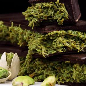 Dubai Pistachio Paste Compound Chocolate Custom Exotic Handmade Snacks Halal