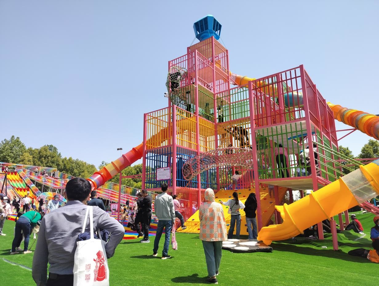 China Large Play Structures Slides Playground Set Equipment community Parks on sale