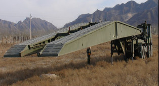 Buy 21m Long 3.3m Wide Temporary Military Mobile Bridge at wholesale prices
