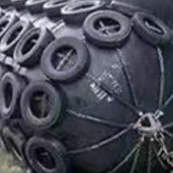 Tensile Strength Yokohama Fender Cylindrical Shape Resistant to Extreme