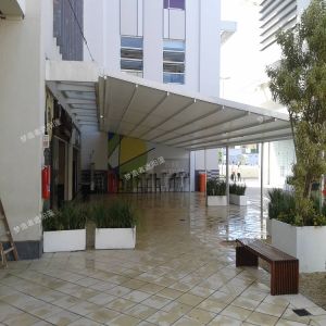 Easy Installation Reinforced Aluminum Frame Remotely Control Commercial Sunshade