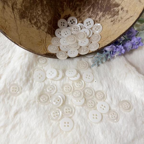 Wholesale 2/4 holes Polyester Plastic Button Transparent Resin Buttons For Shirts