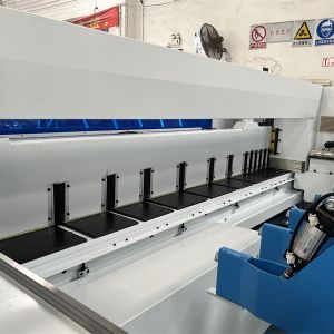 Automatic High Precision Cutting Machine CNC Panel Saw BHMNP330B