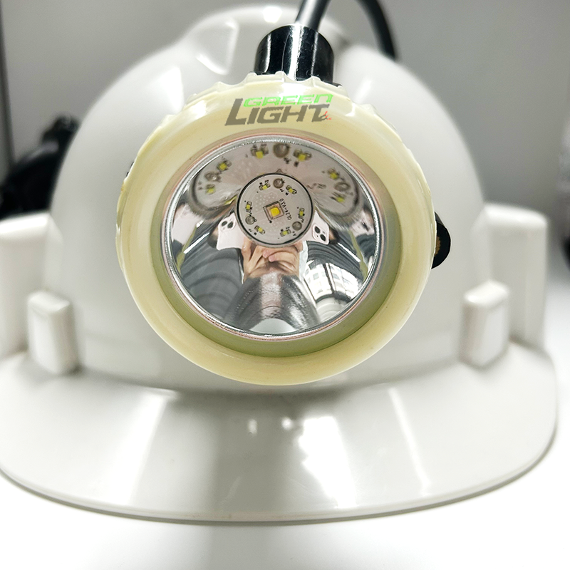 LED Mining Lamp with 7.8Ah Li-ion Battery 16 Hours Lighting Time and 100000