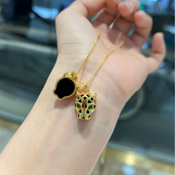 Lobster Clasp 18K AU750 Genuine Gold Panden Jewelry Elegant Durable Design Perfect for Professional and Long Lasting Wear