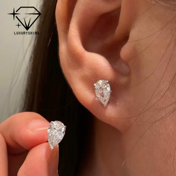 18K Gold Pear Cut Lab Grown Diamond Stud Earrings VVS-VS Clarity